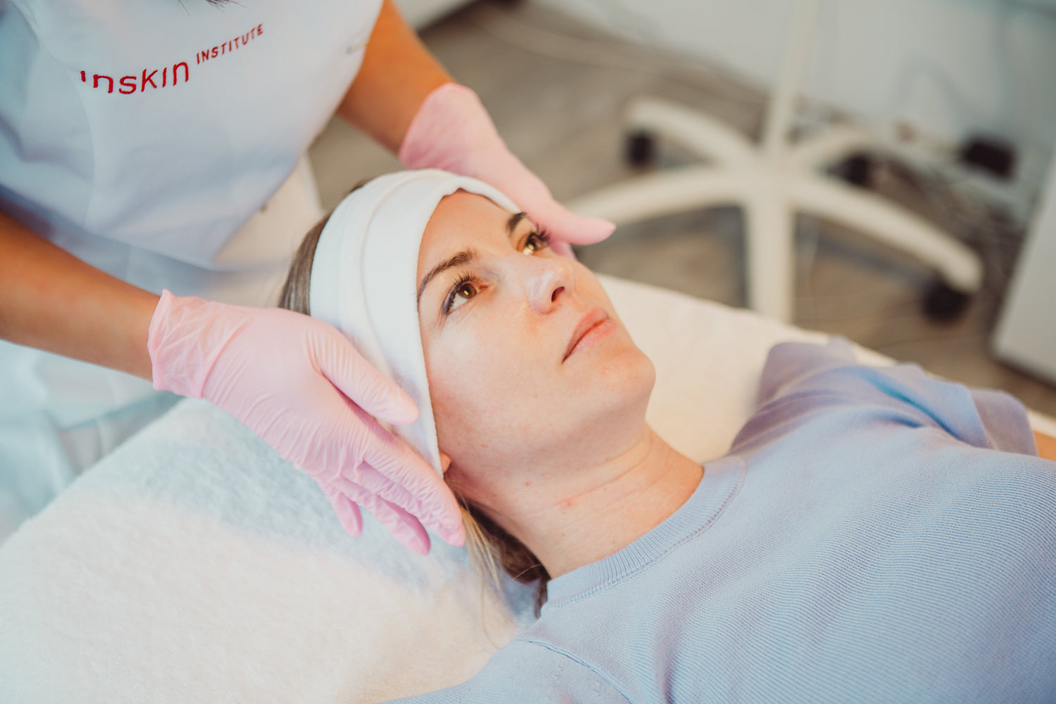 Huidtherapeut, dermatoloog of schoonheidsspecialist: Wie doet wat?